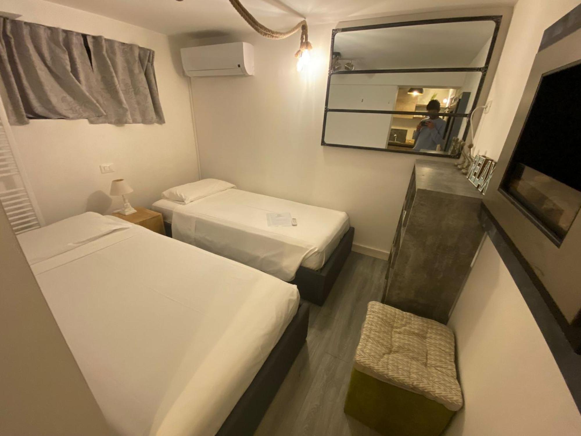 Double A Guest House Mestre Exteriör bild