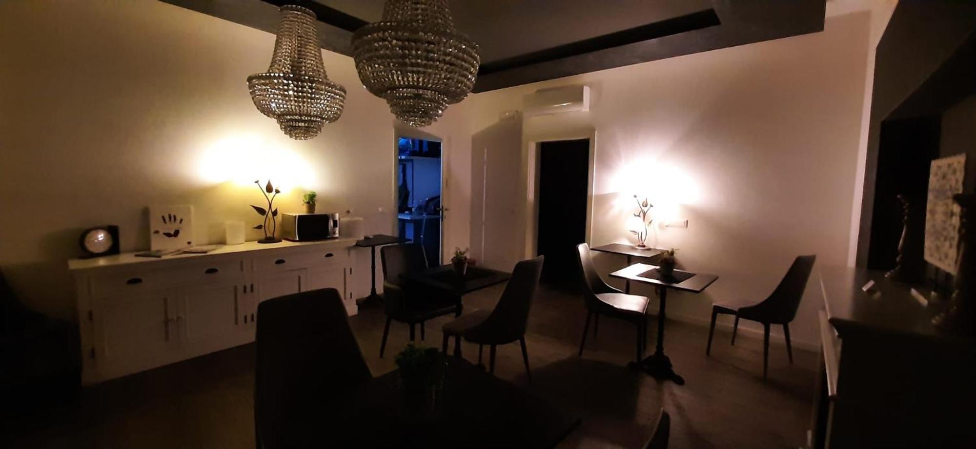 Double A Guest House Mestre Exteriör bild