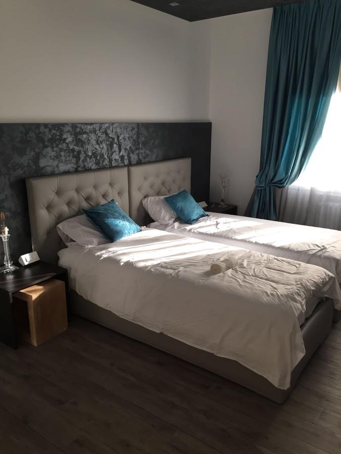 Double A Guest House Mestre Exteriör bild
